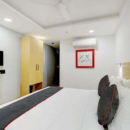 Hotel Super Townhouse Rajyash Rise Sarkhej Esterno foto