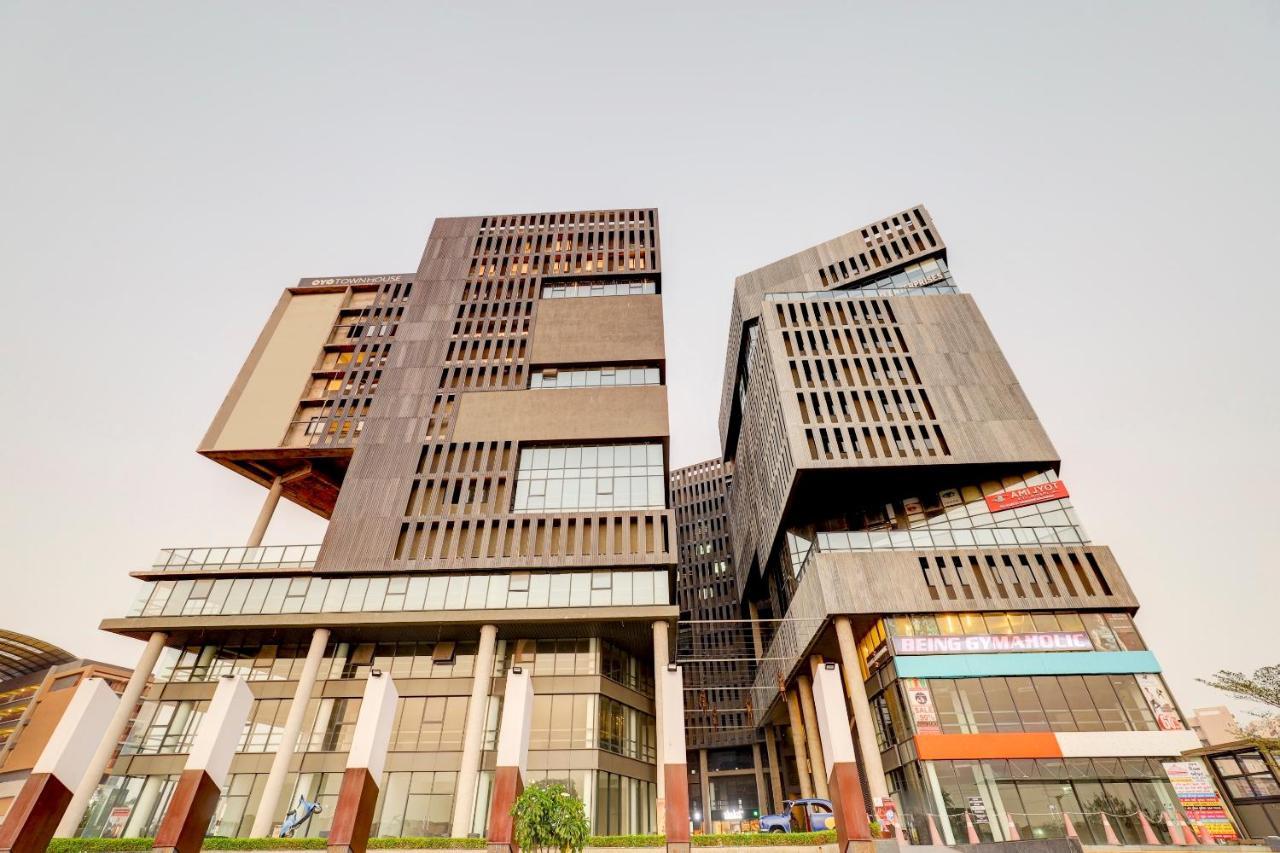 Hotel Super Townhouse Rajyash Rise Sarkhej Esterno foto