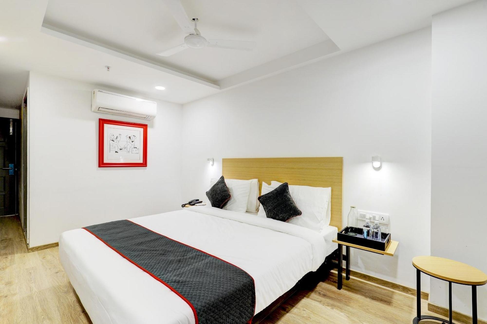 Hotel Super Townhouse Rajyash Rise Sarkhej Esterno foto
