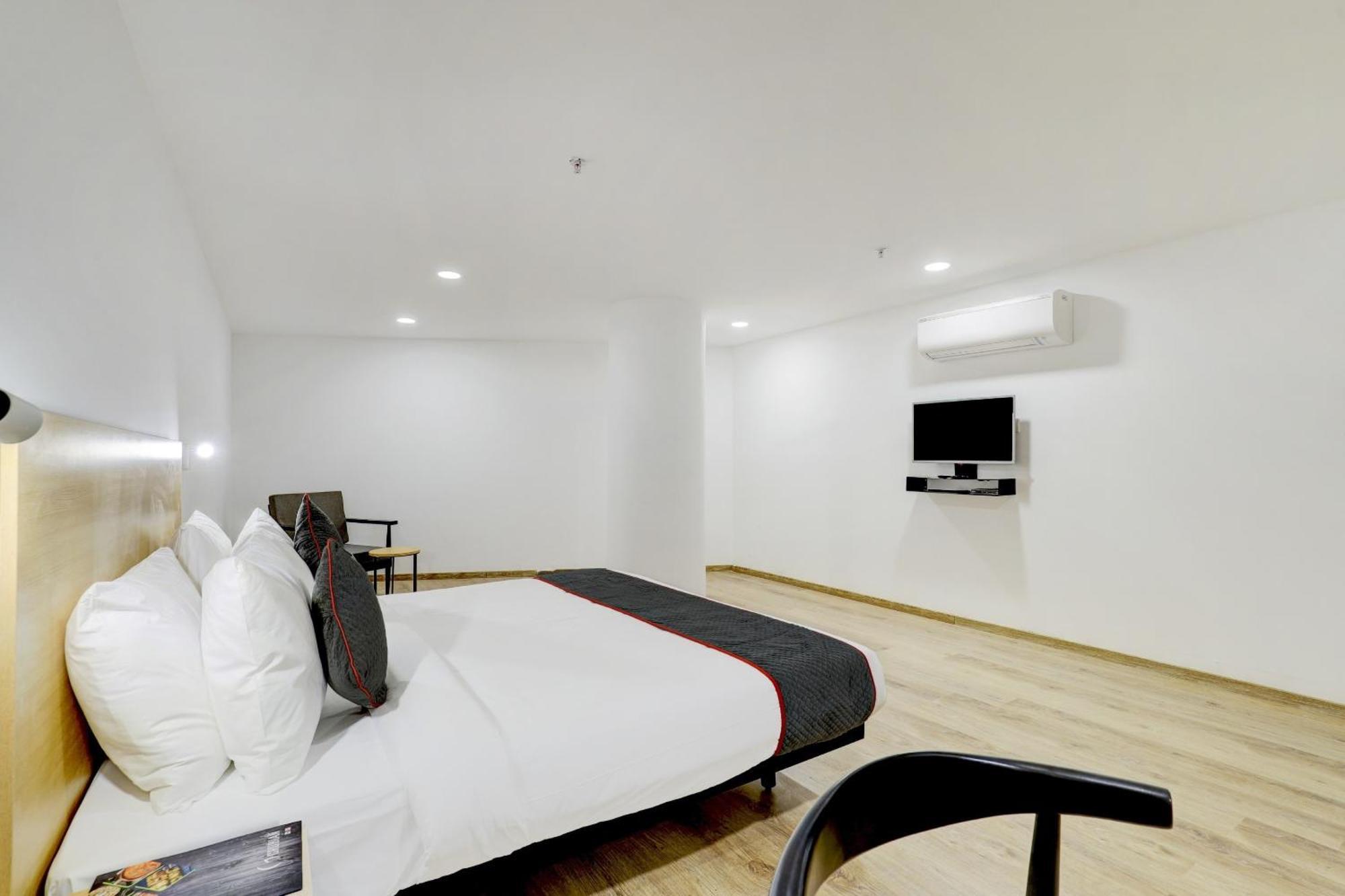 Hotel Super Townhouse Rajyash Rise Sarkhej Esterno foto