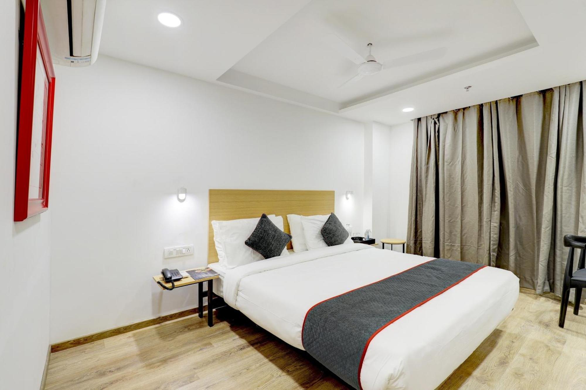 Hotel Super Townhouse Rajyash Rise Sarkhej Esterno foto