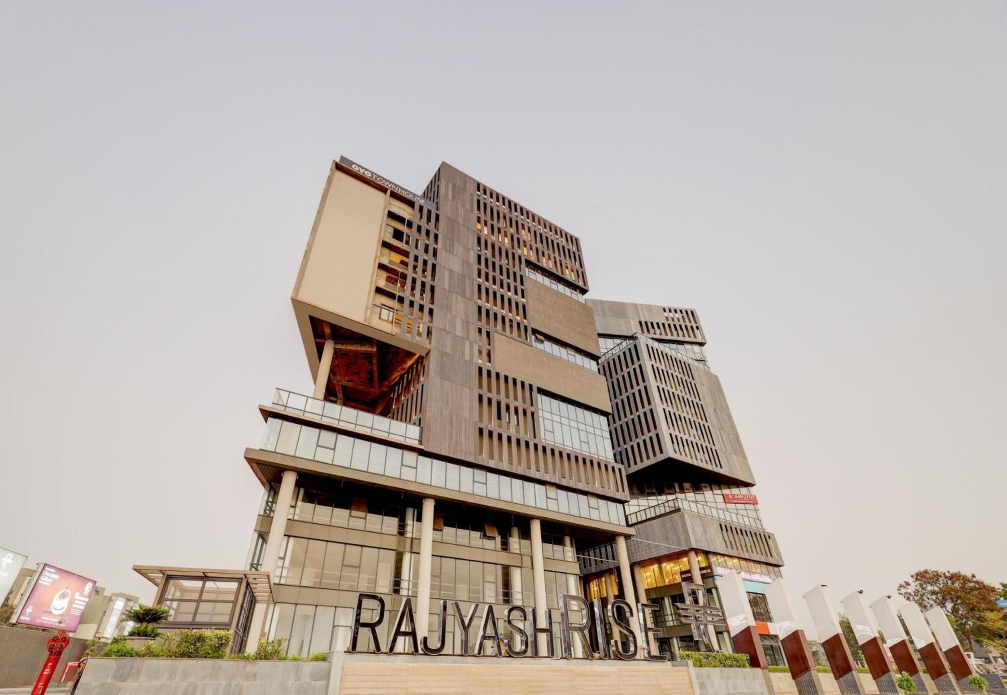Hotel Super Townhouse Rajyash Rise Sarkhej Esterno foto
