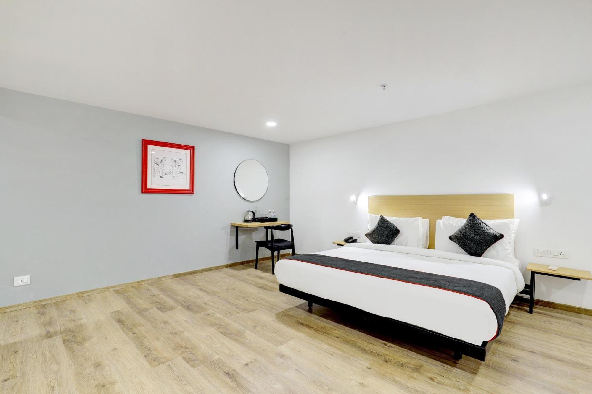 Hotel Super Townhouse Rajyash Rise Sarkhej Esterno foto